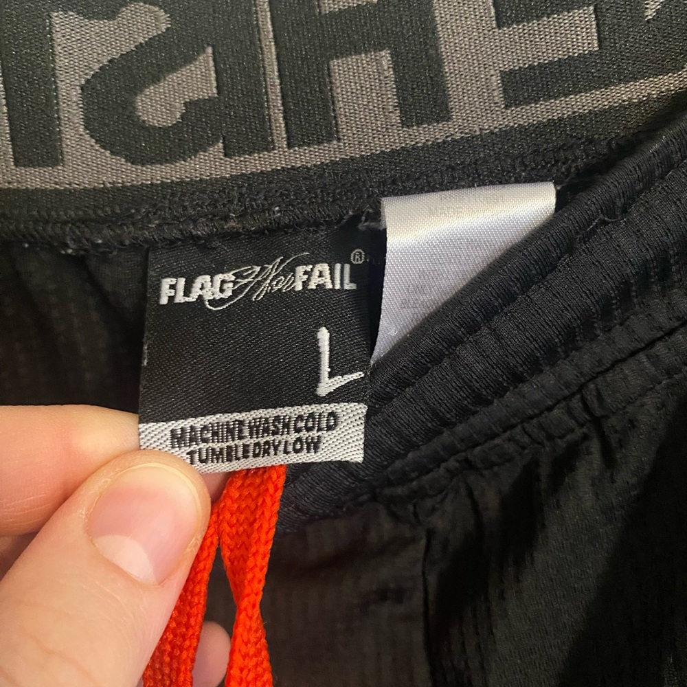 Flag nor Fail Men’s Shorts sz L